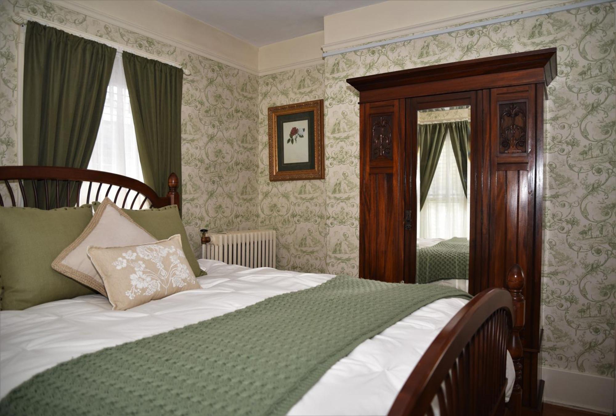 Grand Colonial Bed And Breakfast Herkimer Экстерьер фото