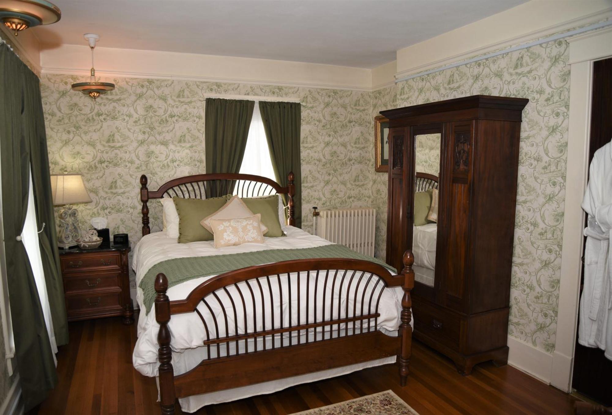 Grand Colonial Bed And Breakfast Herkimer Экстерьер фото